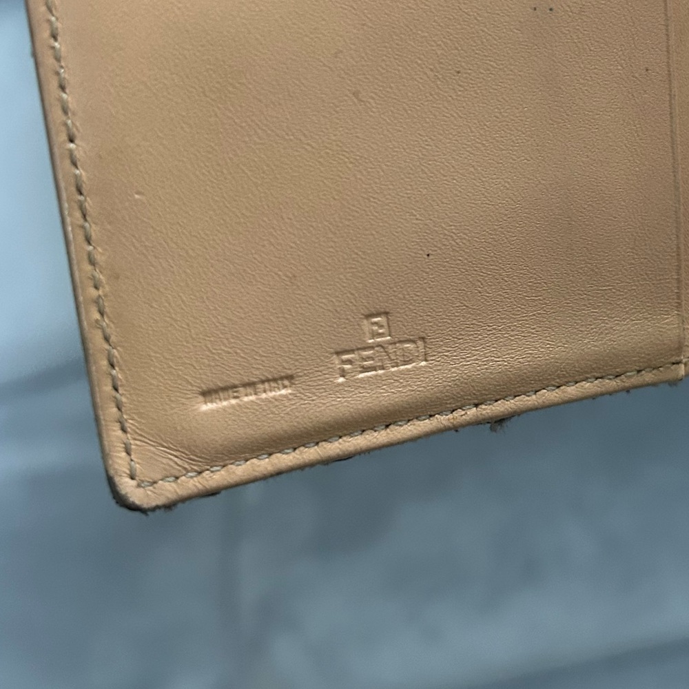 Fendi Zucca Bifold Wallet / Pre-loved 🫶🏻 - Picture 5 of 11